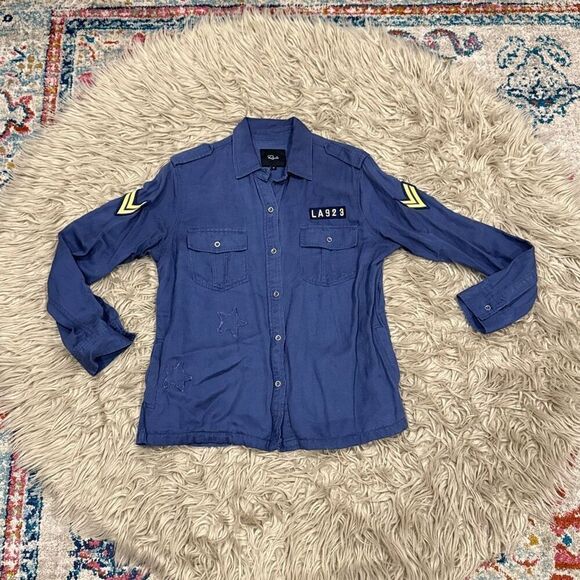 Rails Ka­to Mil­i­tary Shirt worn by Deb­bie Gal­lagher (Em­ma Ken­ney) in Shame - Picture 2 of 10